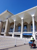 Treinstation Yining, het leek Schiphol wel