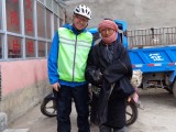 Ingepakt op zijn motor