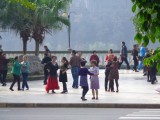 Ochtendritueel langs de Jialing rivier in Nabu