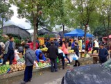 Zondagsmarkt in Jishou langs de G209
