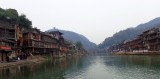 De oude binnenstad van Fenghuang aan Tuo rivier
