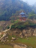 Pagode in een droge rivierbedding vlak voor Huiton