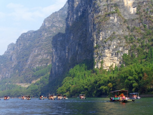 Bamboe armada op de Li Rivier