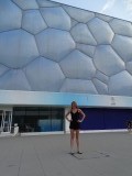 Rieneke bij de watercube