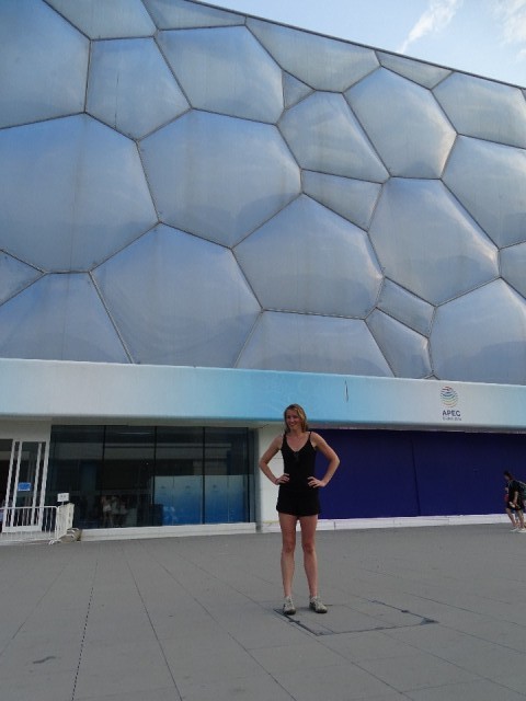 Rieneke bij de watercube