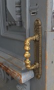 Mooie klink aan een kerk in Yaroslavl