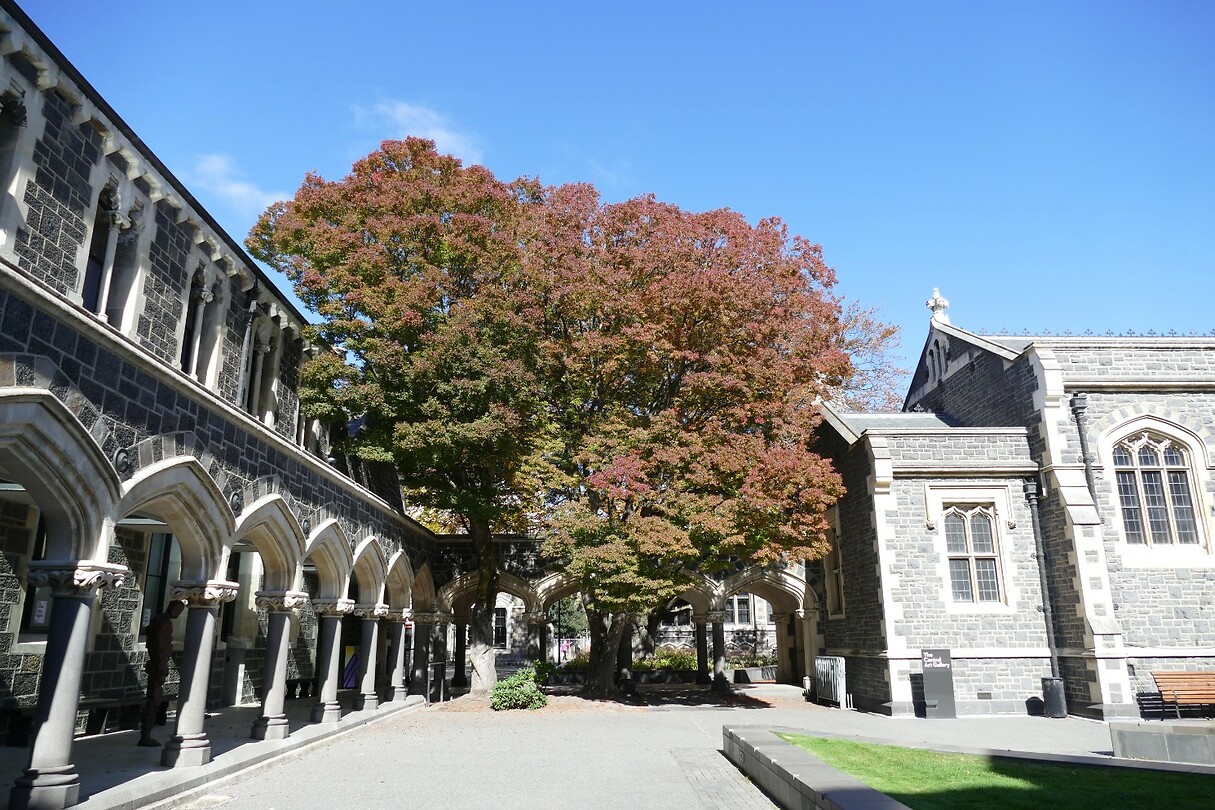 128 The Arts Centre