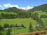 Sneeuw op de bergen in de Alpen