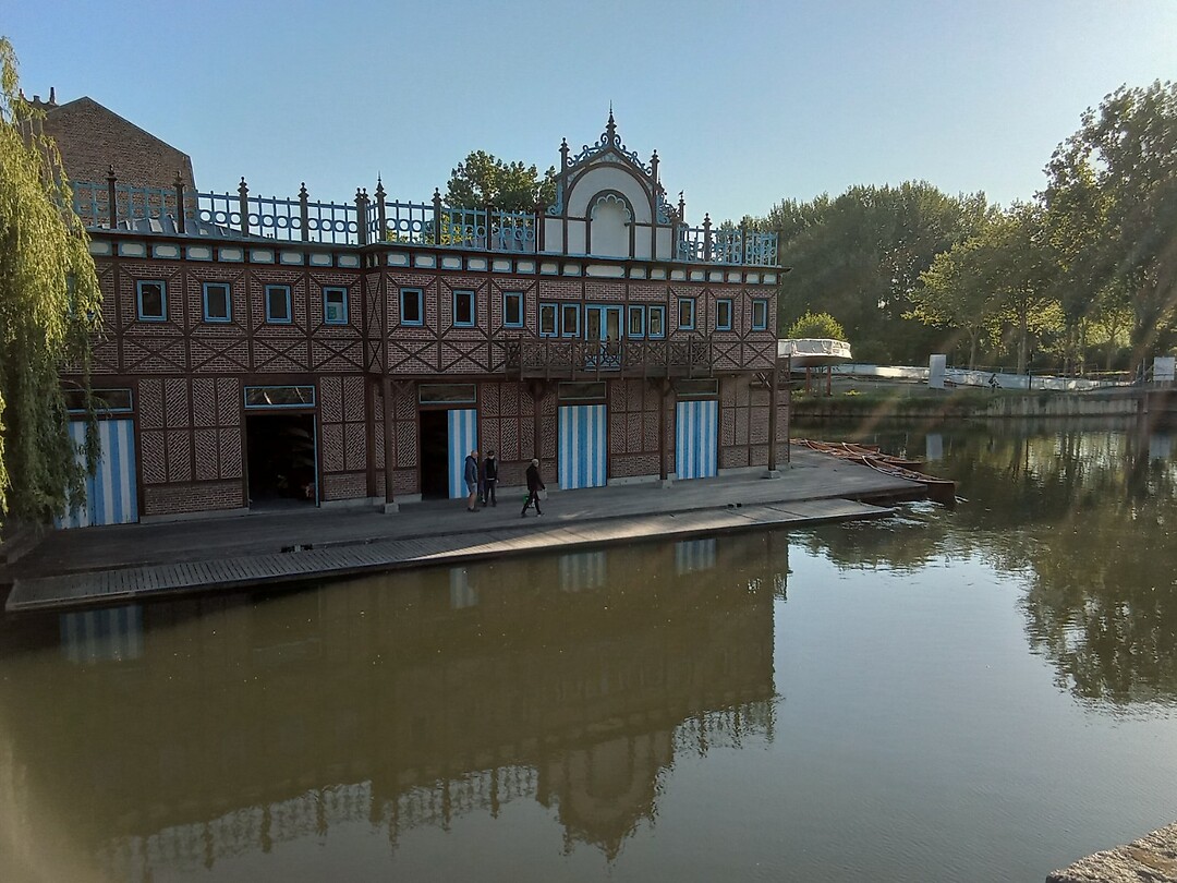 Het botenhuis van de roei in Amiens