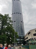 De moderne toten in een oude stad