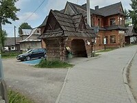 Zelfs het bushokje was van hout