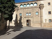 Ingang van de Universiteit in Baeza