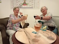 Happy hour. Van 18 tot 19 uur. En dan al het drinken 2 voor de prijs van 1