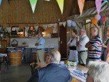 Luisterend naar de uitleg van Gerard