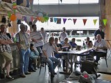 Een grote groep belangstellenden