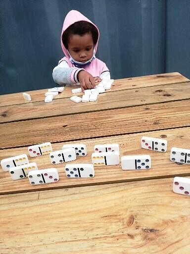 Dominos spelen