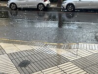 Ondergelopen straat bij vertrek