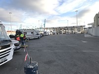 In de haven... wachten
