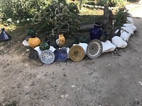 Veel aardewerk souvenirs