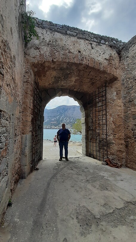 Wandelen op het eiland Spinalonga