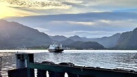 Wachten op de ferry in Lauvvik