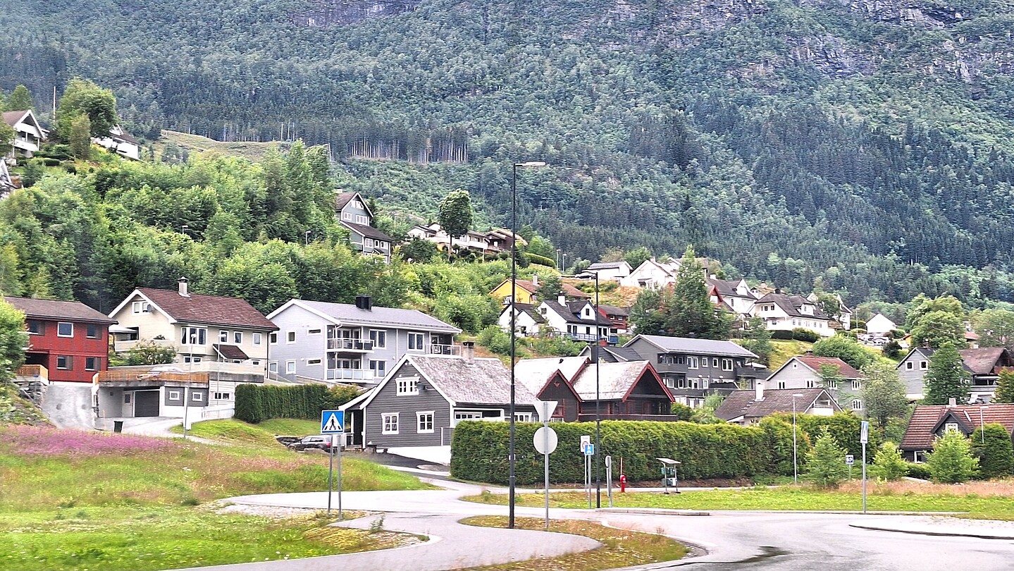 Tussen Bergen en Hov Hyttegrend