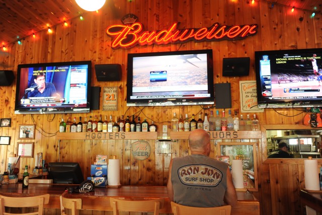 Hooters