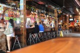 Coyote Ugly in Austin, met de vrouw op de bar