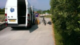 fiets en bagage staan klaar voor inladen