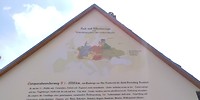 Info over de R1 op een huis geschilderd in Chörau