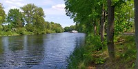 Komt langs het tentenveldje varen