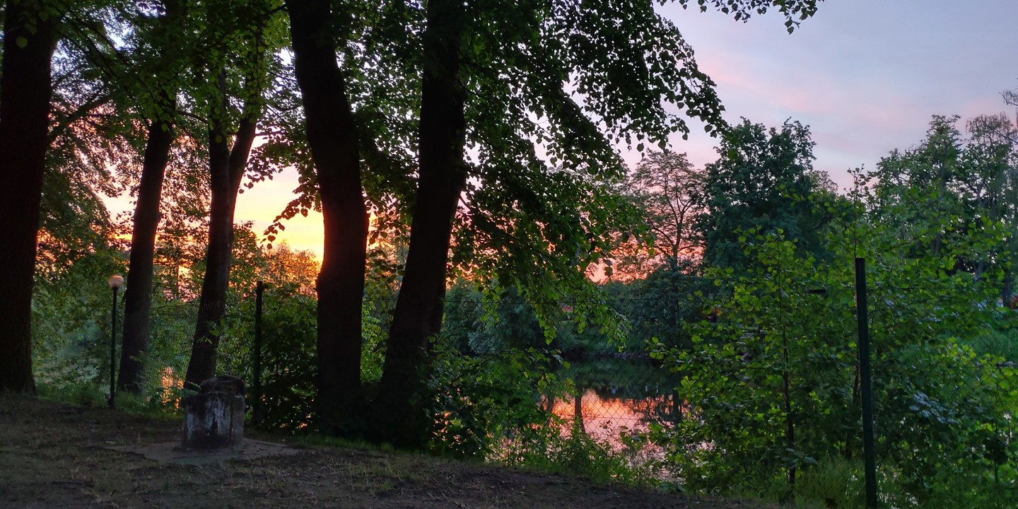 Ondergaande zon gezien vanuit de tent