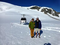 Wijnie en Gert met de helikopter geland op Mount Cook