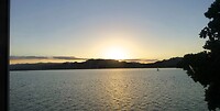 zonsondergang achter de bergen van Waikato