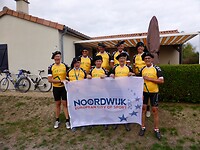 groepsfoto voor het vakantiehuis in Les Forges