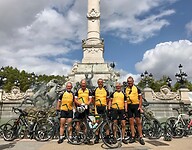 groepsfoto voor het Monument aux Girondins, centrum Bordeaux
