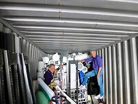 de container wordt tot de nok toe gevuld