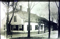 Witte boerderij de Rhynenburch in Hazerswoude-Rijndijk, waar mijn moeder geboren is.