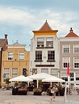Hotel De Gouden Leeuw met de Pausenkamer, hier was de enige Nederlandse paus Adrianus VI pastoor