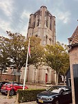 de Gotische toren uit de 15e eeuw was altijd een baken voor de zeevarenden