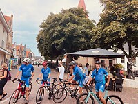 toeristenmarkten dwingen ons te lopen door het centrum