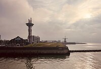 daarna moeten we snel over de zeedijk fietsen om de veerpont naar Breskens te halen