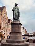 standbeeld Jan van Eyck, de Vlaamse schilder uit de Middeleeuwen