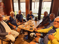 vooral Cees Z en Cees S zitten te bibberen van de kou bij aankomst