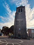 de St. Martinuskelk staat tegenover ons hotel de Drie Linden
