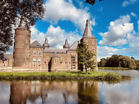 Kasteel Hoensbroek is één van de grootste kastelen in Nederland met een ronde toren uit 1360