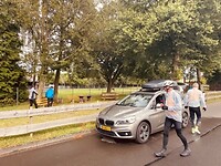 dit is voor mij een goed moment om weer bij Sjef in de volgwagen te gaan zitten