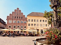 het marktplein van Warendorf ziet er erg gezellig uit