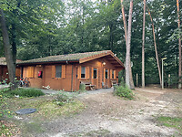 in de bossen langs de Veluwezoom slapen we in deze lodge
