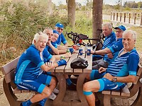 Hier zitten we gezellig aan de cola met uitzicht op de Laermolen